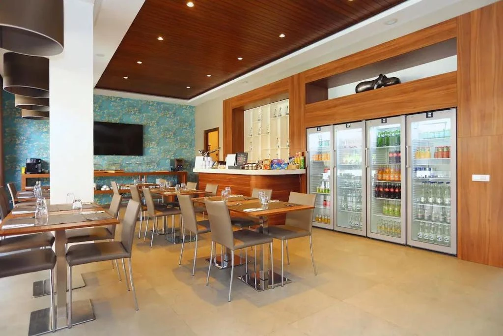 Luxury Apartment Seaview Close Beach dining area