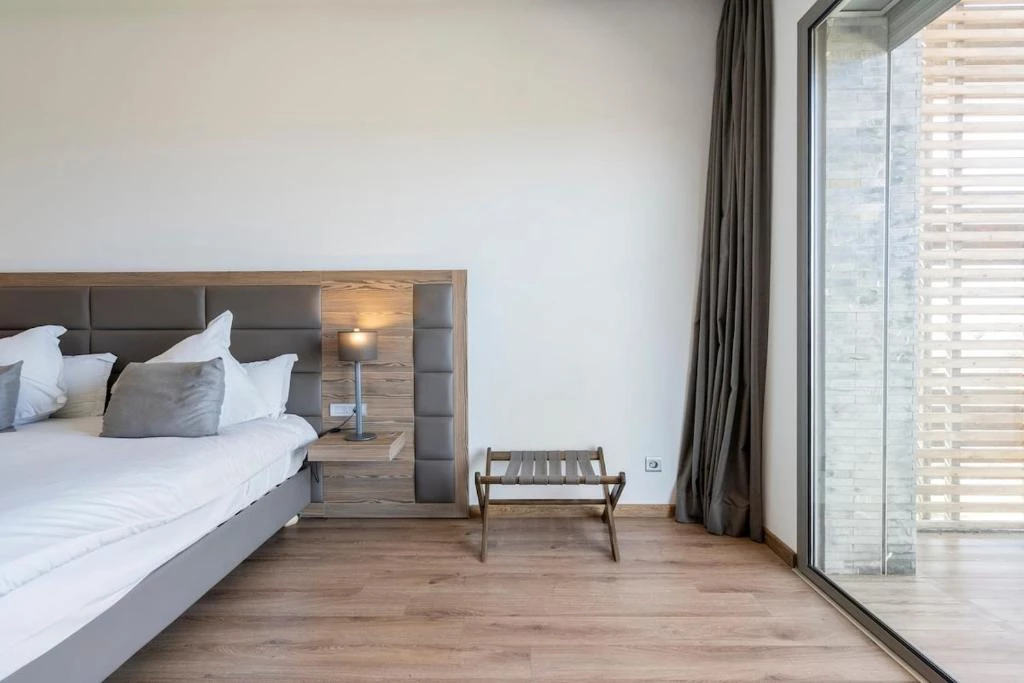 Luxury Apartment Seaview Close Beach bedroom