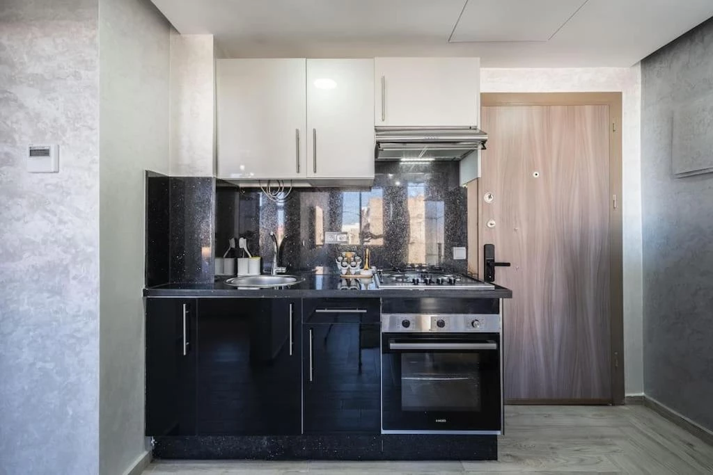 Stylish Studio à Ain Sebaa Casablanca kitchen