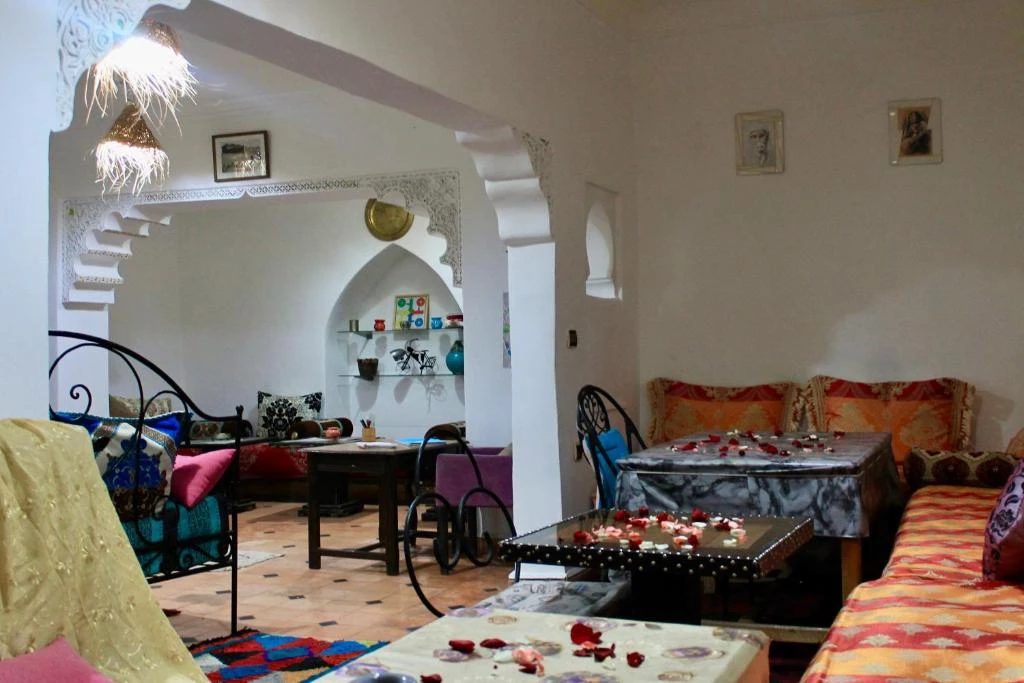 hostel kif kif setting
