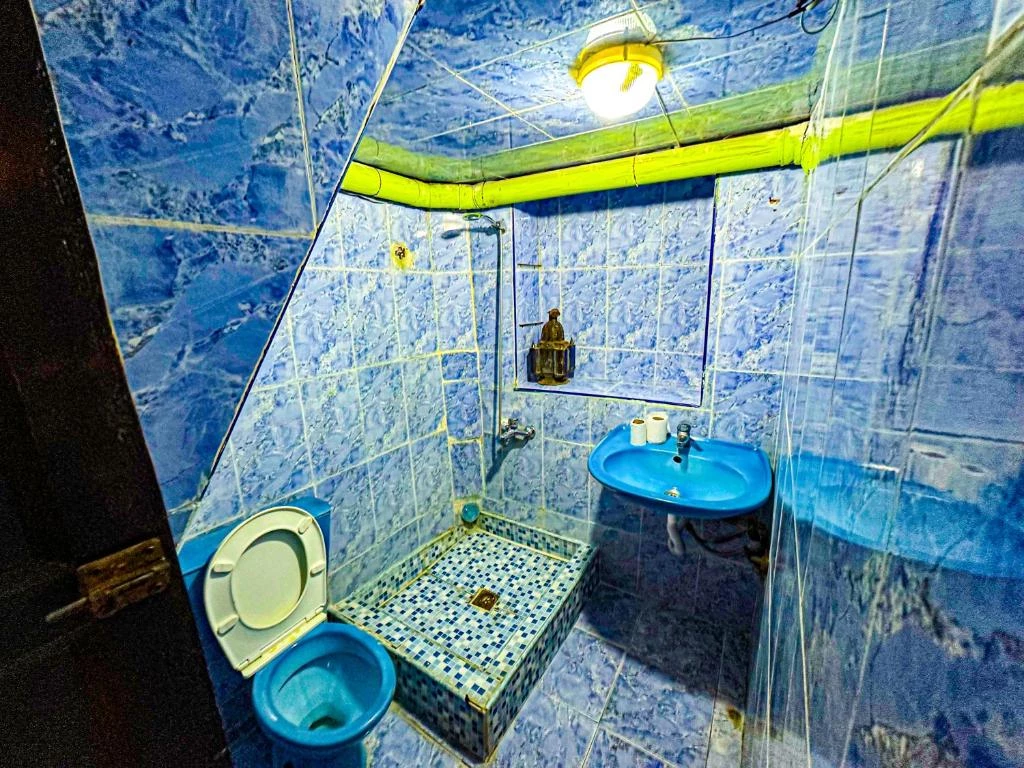speak easy hotel bath